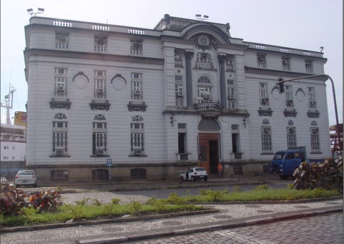 Edificio de Aduana, Santos, Santos es casa de uno de los más grandes puertos del mundo.
