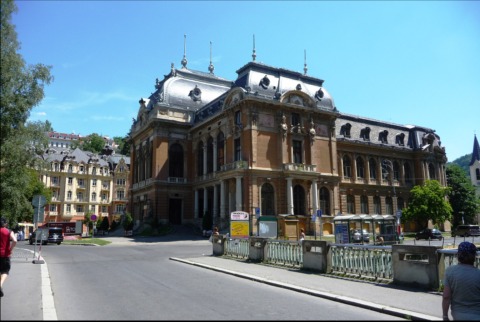 Mundialmente famoso por sus aguas regenerativas, Karlovy Vary es el balneario más antiguo de Bohemia.