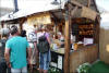 Feria dominical con productos nacionales.