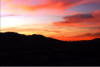 Los colores del desierto, al fondo los molinos.