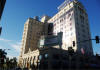 El Hollywood Roosevelt Hotel es un hotel histórico de estilo español.  Abrió sus puertas el 15 de mayo de 1927.