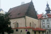 Sinagoga Vieja-Nueva, esta sinagoga es la más antigua de Europa aún en funcionamiento y constituye uno de los primeros edificios góticos de Praga.