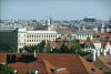 Praga no te deja de asombrar.  Al fondo Nové Město (La Ciudad Nueva).